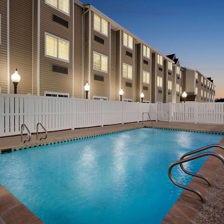 Super 8 By Wyndham San Antonio Airport North Hotel Exterior photo